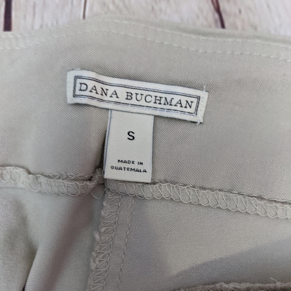 Dana Buchman Khaki Capris Small - Picture 3 of 6